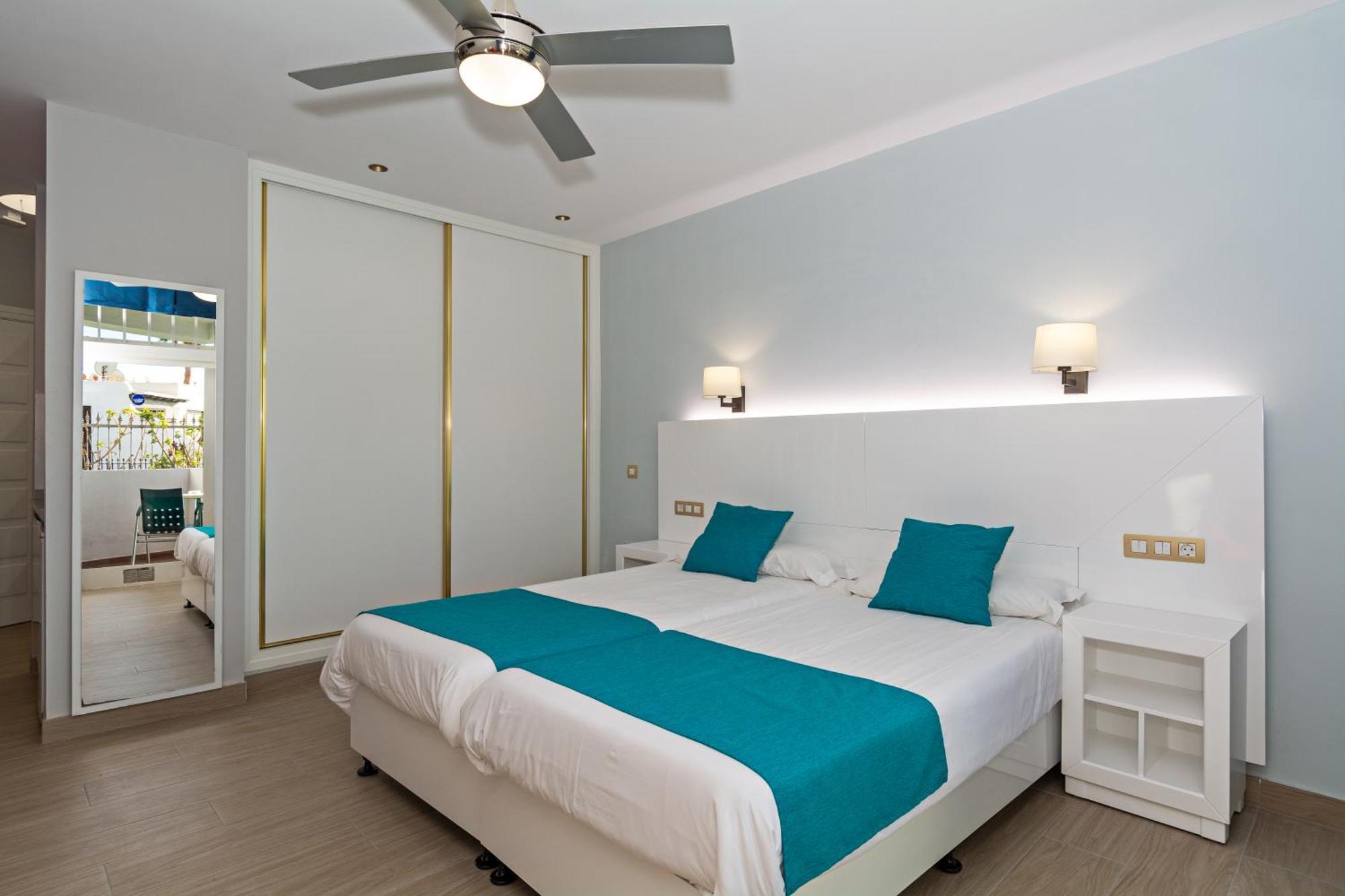 อปาร์ตาเมนโตส พาโนรามา สําหรับผู้ใหญ่เท่านั้น Apartment ปูแอร์โตเดลคาร์เมน ภายนอก รูปภาพ